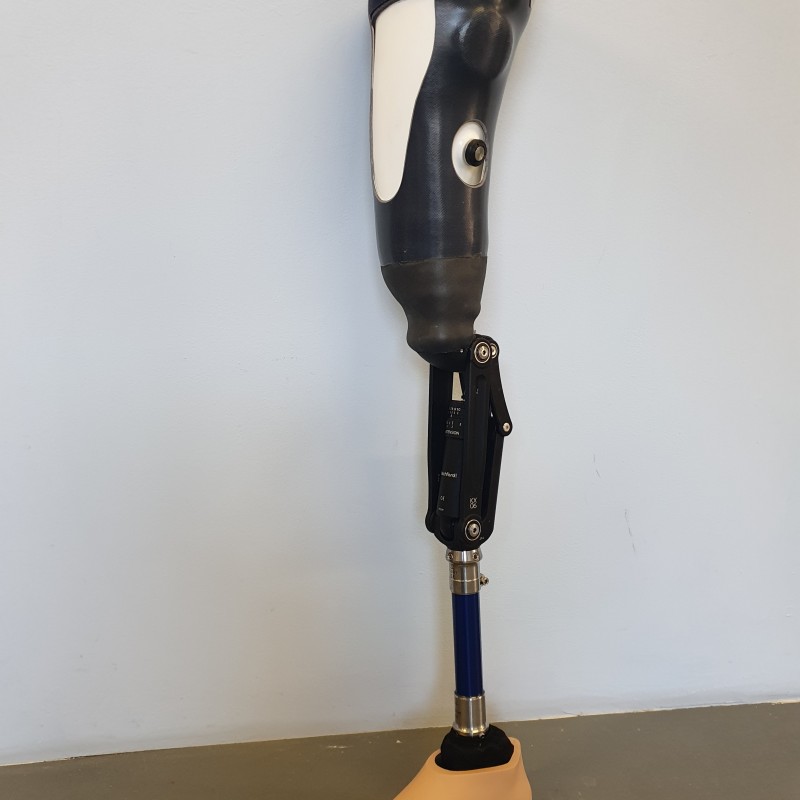 Knie ex Prothese mit Vakuumschaft hydraulischem Knie und Carbonfuss wasserfest 
