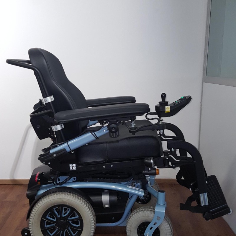 E Rollstuhl Sitzhoehenverstellung eingefahren